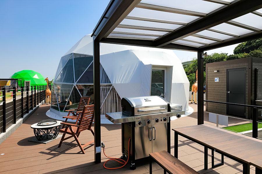 Individual toilets, shower booths, and eating areas